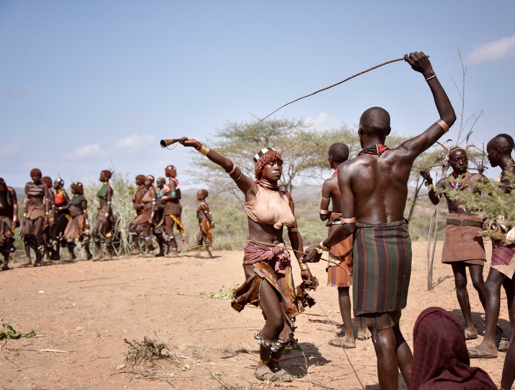 Bull jumEthiopia’s bull-jumping rite of passage the separates Hamer boys from menping tradition