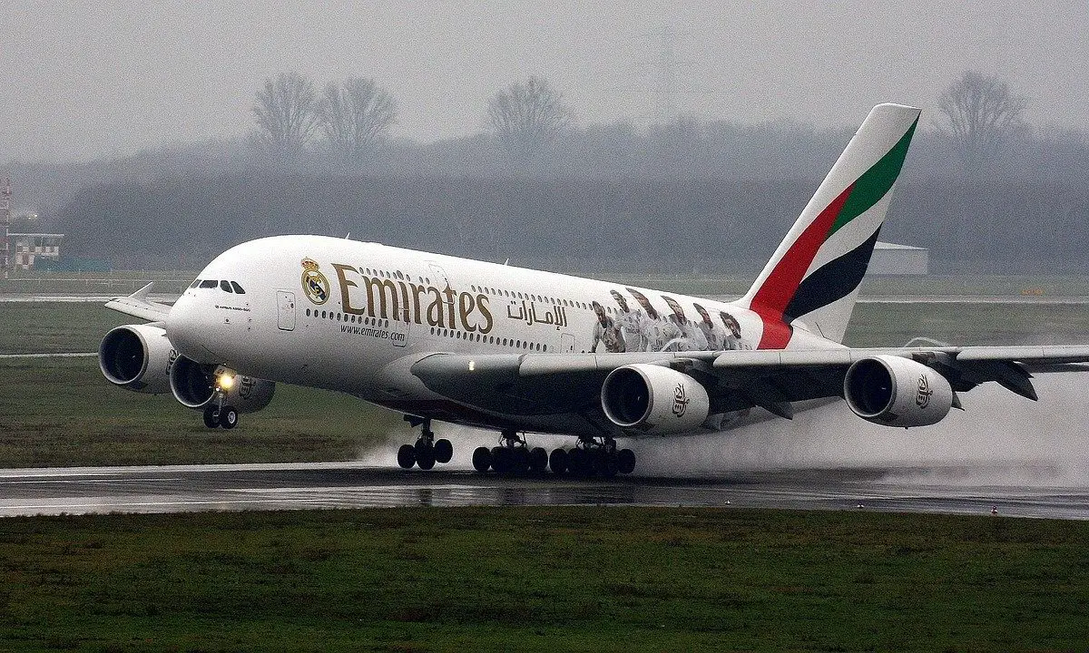 Emirates cancels flights