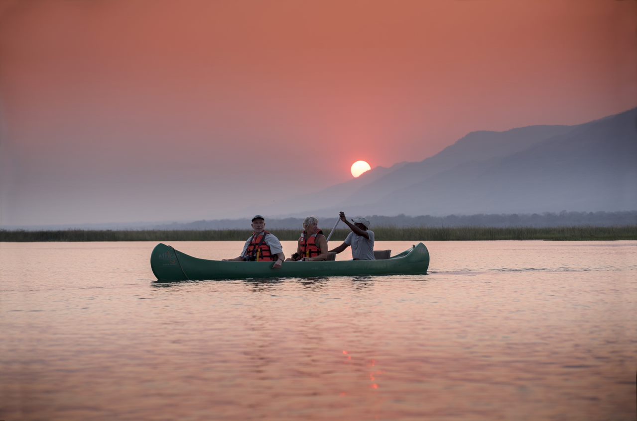 mana pools canoeing